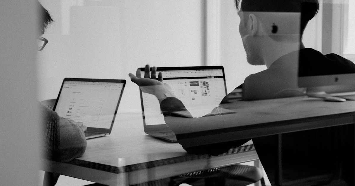 Managed IT vs. Inhouse IT 2026: Der komplette Kostenvergleich für den Mittelstand